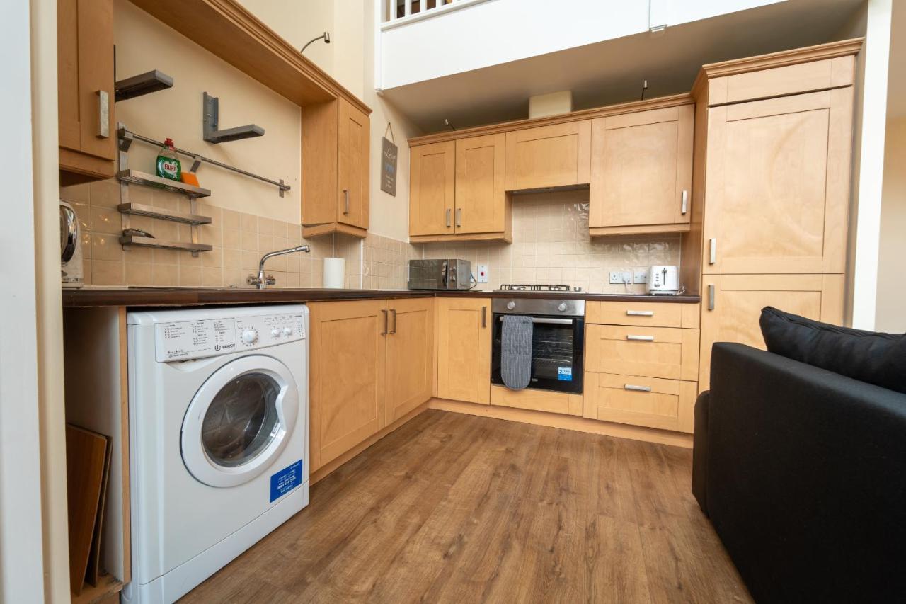 Luxury 2 Bed Apartment - Near Heathrow, Legoland, Windsor Слау Экстерьер фото