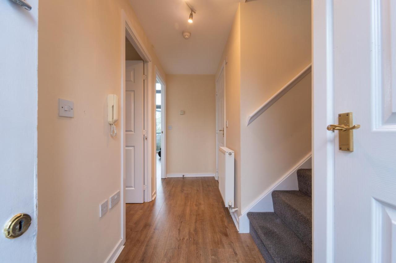 Luxury 2 Bed Apartment - Near Heathrow, Legoland, Windsor Слау Экстерьер фото