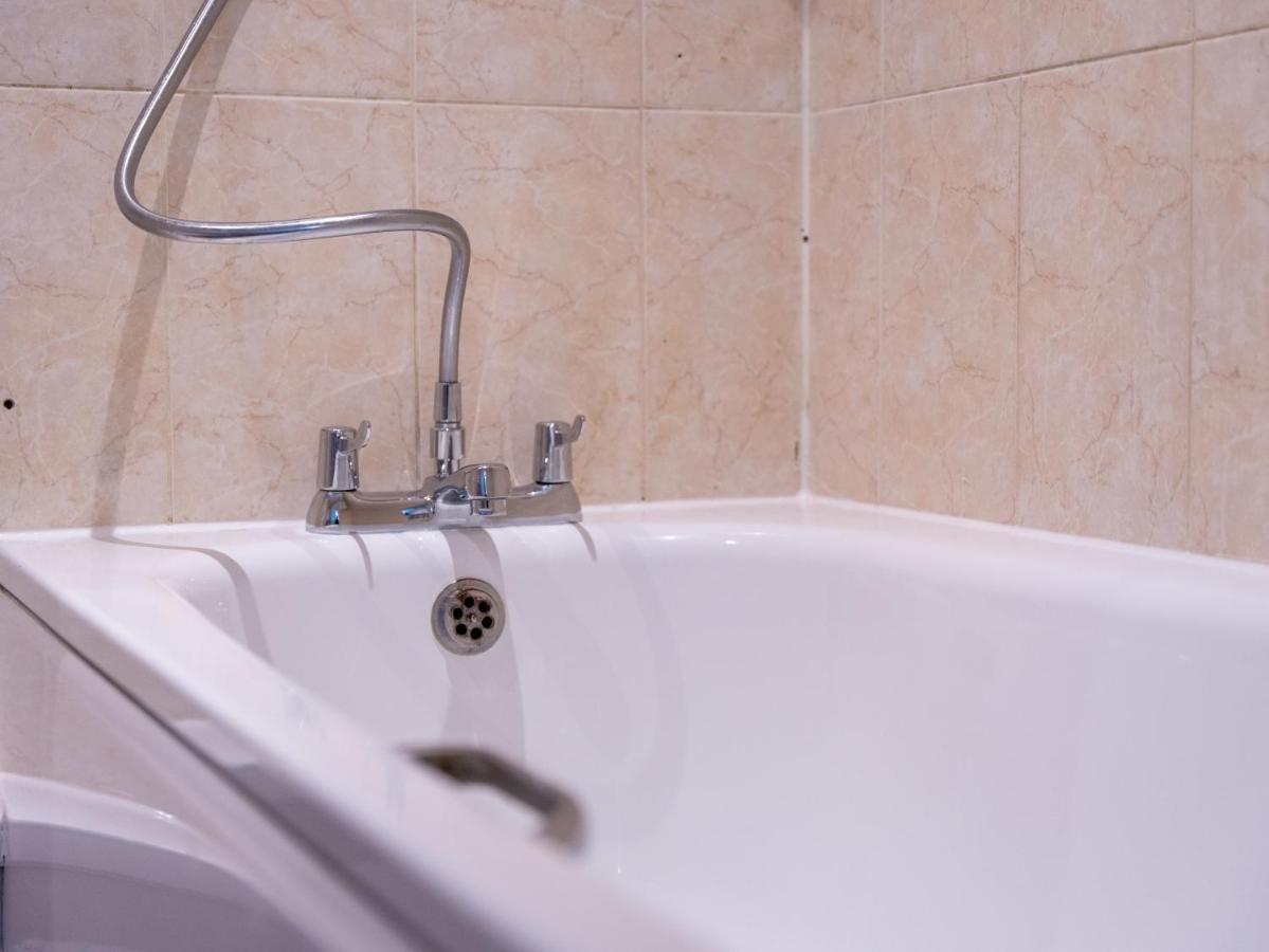 Luxury 2 Bed Apartment - Near Heathrow, Legoland, Windsor Слау Экстерьер фото
