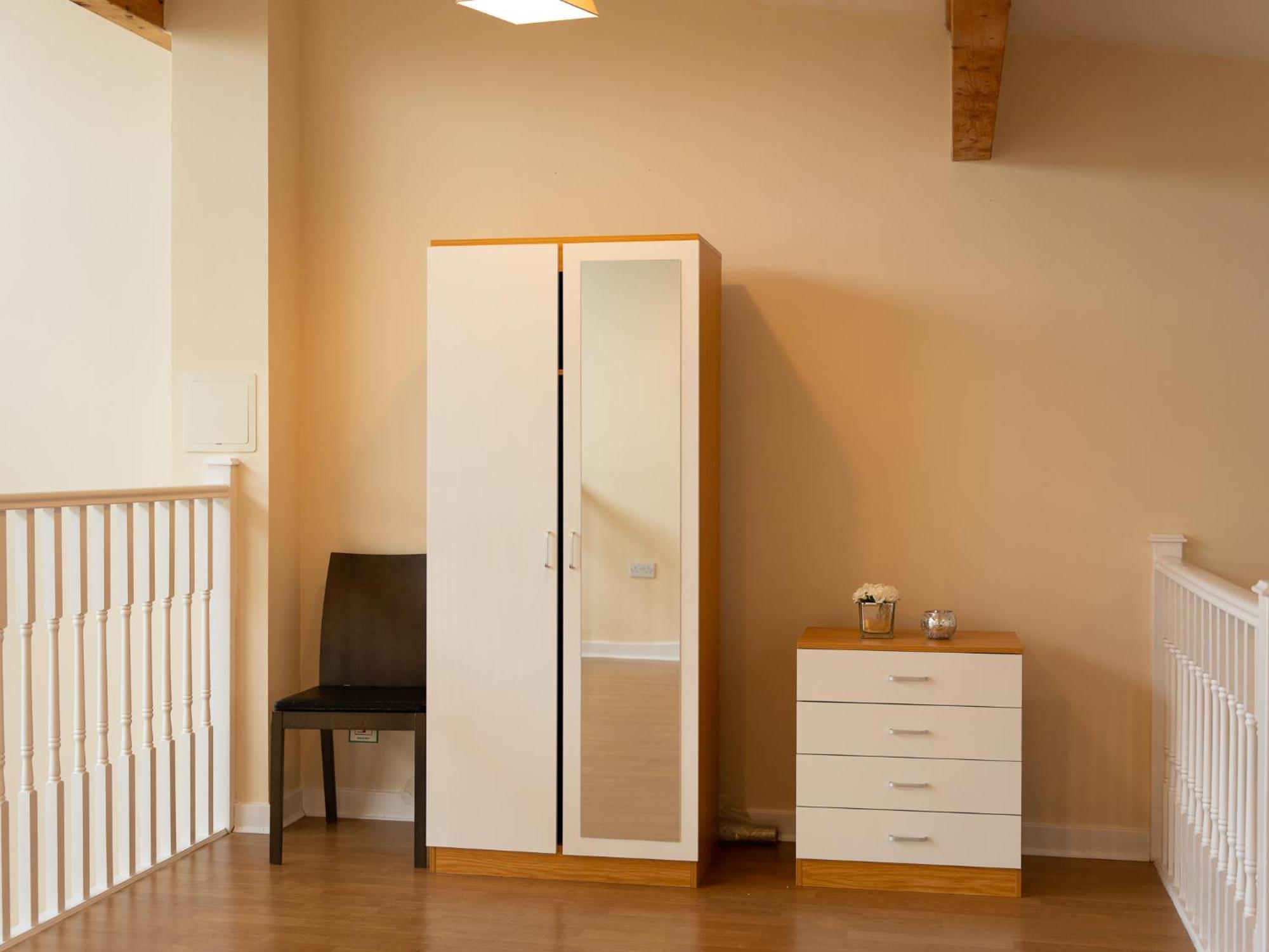 Luxury 2 Bed Apartment - Near Heathrow, Legoland, Windsor Слау Экстерьер фото