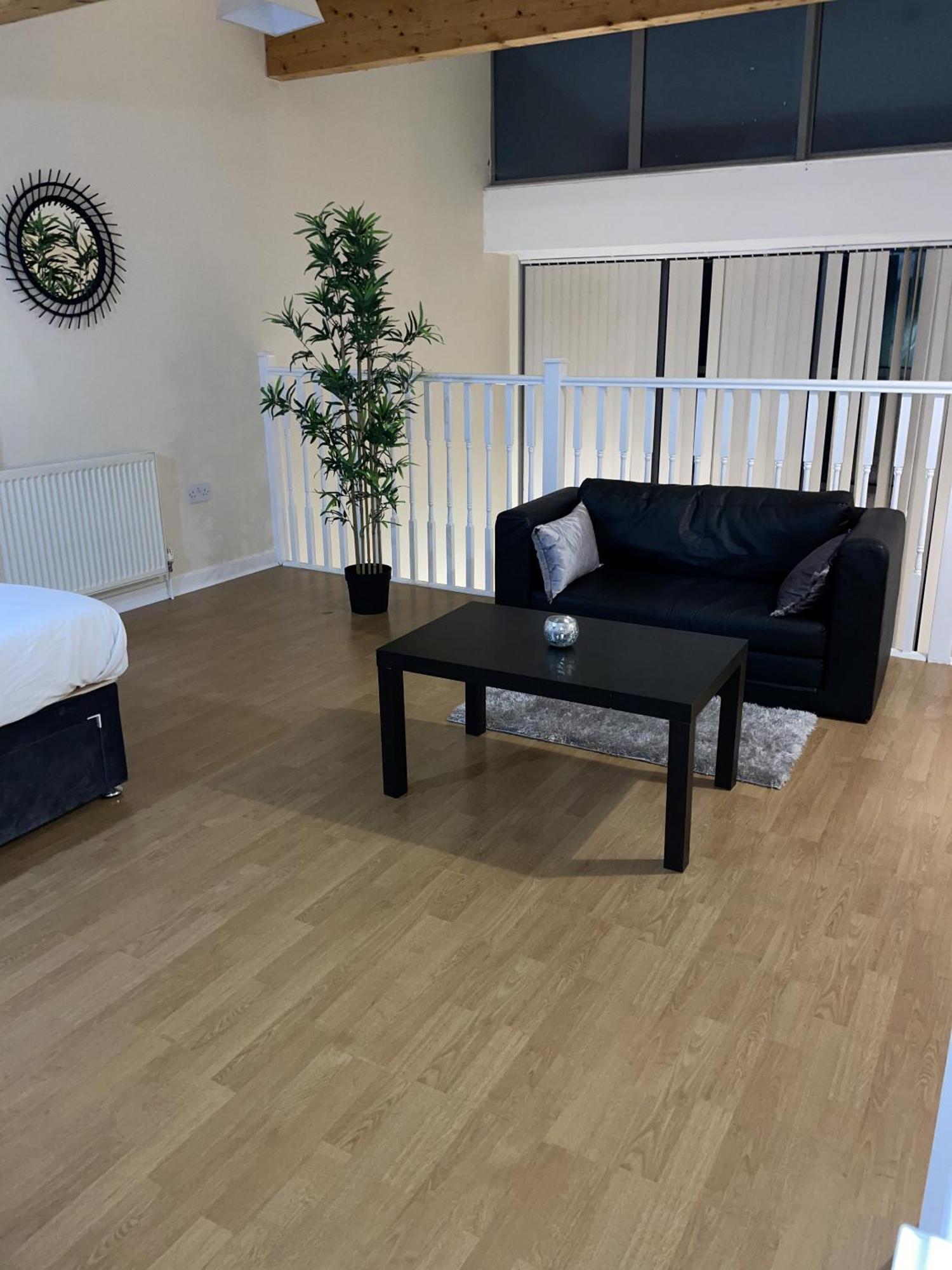 Luxury 2 Bed Apartment - Near Heathrow, Legoland, Windsor Слау Экстерьер фото